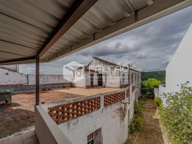 Moradia, Pernes