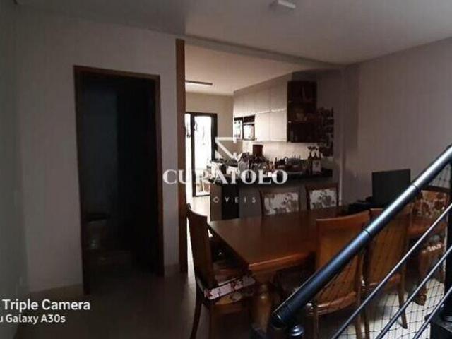 Moradia perfeita para a sua família: Sobrado com 3 Suítes, 5 banheiros, 2 vagas e quintal no Parque