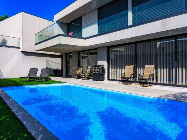 Moradia, Pinheiro