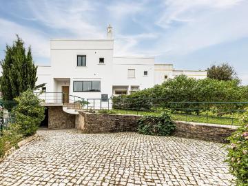 Moradia ponta de banda com 3 quartos em suite, e um apartame. 170m² Albufeira e Olhos de Água