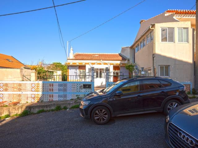 Moradia, Pontinha e Famões