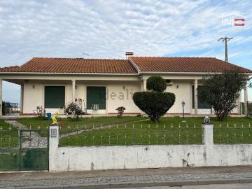 Moradia, Póvoa da Isenta