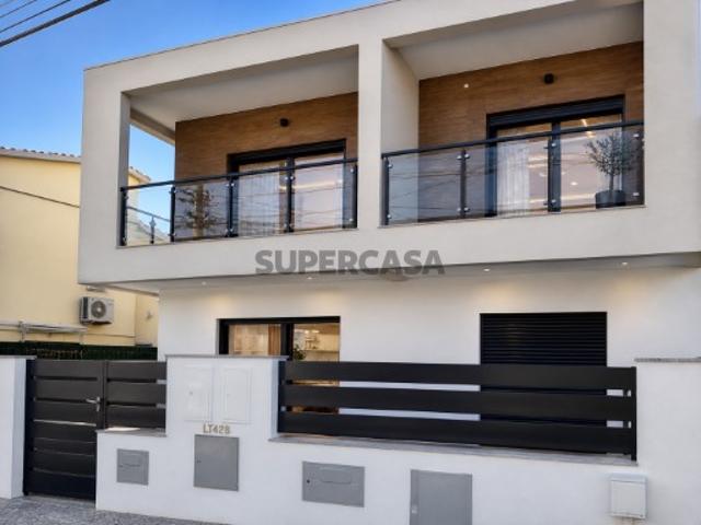 Moradia Premium T3 com suite e garagem em Qta do Conde