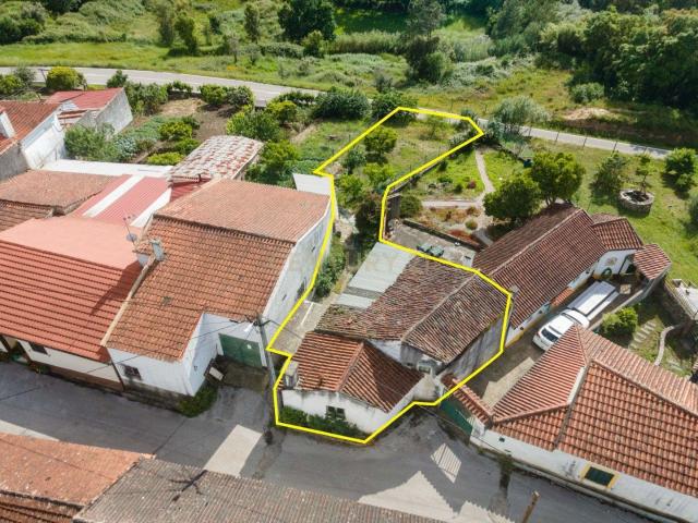 Moradia p/reconstrução com terreno no Forcado – Vila Nova de Poiares