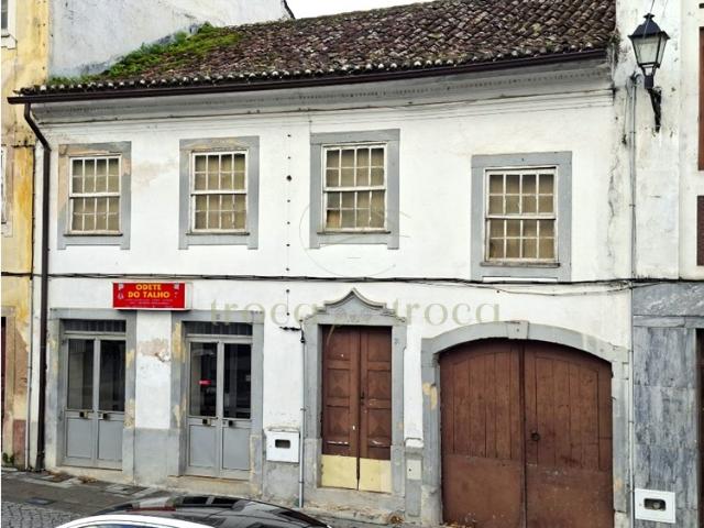 MORADIA P/RESTAURAR CENTRO LOUSÃ 180.000 €