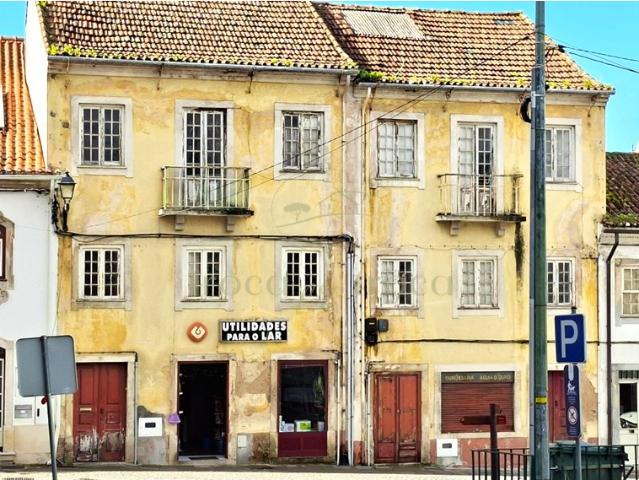 MORADIA P/RESTAURAR CENTRO LOUSÃ 290.000 €