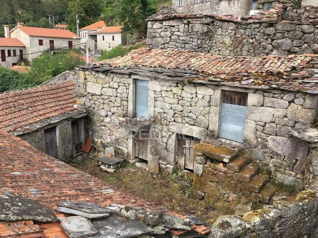 Moradia, Préstimo e Macieira de Alcoba