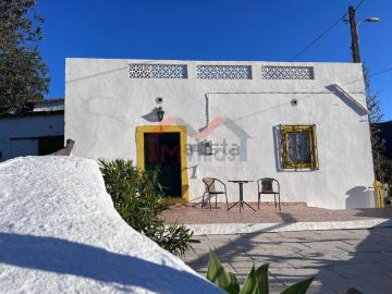 Casa à venda em Querença - Garagem