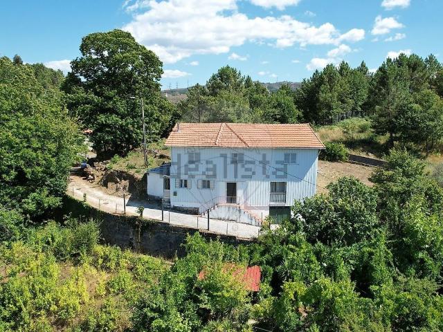 Moradia, Ruivães e Campos