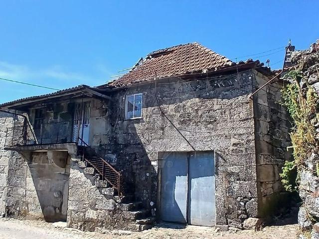 Moradia, Ruivães e Campos