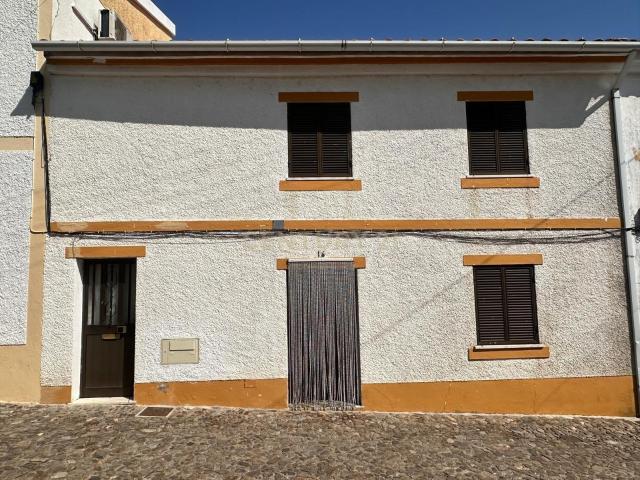 Moradia T3 com garagem e cerca de 1.600 m² de terreno | Seda – Alter do Chão