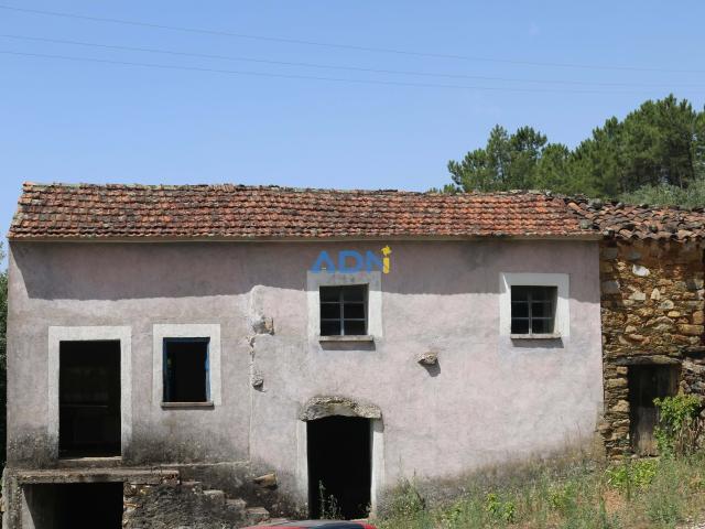 Moradia rústica com terreno para venda