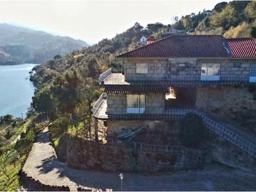 Moradia rústica com vista deslumbrante sobre o Rio Douro 200m² Penha longa e paços de gaiolo