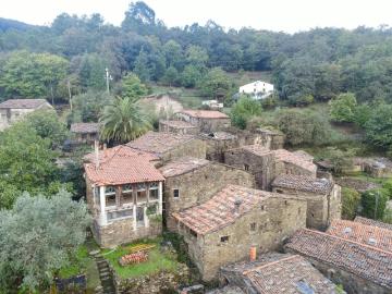 Moradia Rústica em Pedra– 2 Quartos | Piscina | 13.000 m² de Terreno em Vaqueirinho, Lousã