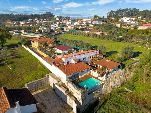 Quinta de Charme com Piscina Aquecida, Espaços de Lazer e 8 Quartos às Portas de Leiria