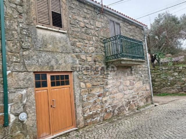 Moradia Rústica T2 em Paredes da Beira Viseu