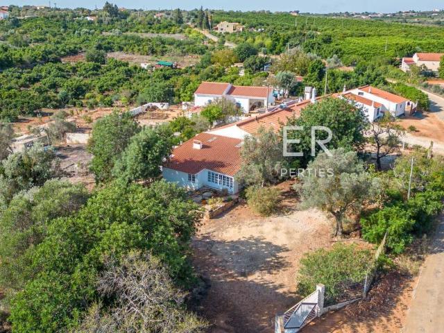 Moradia rústica térrea com enorme terreno numa zona rural tr. 273m² Silves