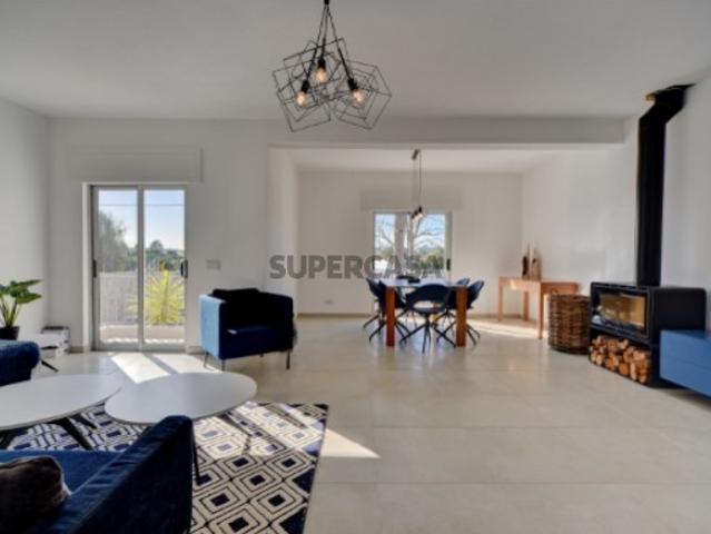 Moradia recentemente remodelada perto da praia e comodidades de Quarteira e Vale do Lobo