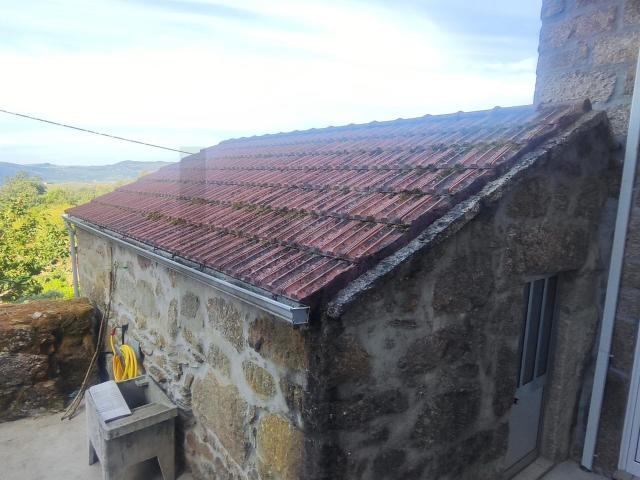 Moradia reabilitada t0 como espaço amplo de 2 pisos e terraço em Pimeirô Cinfães