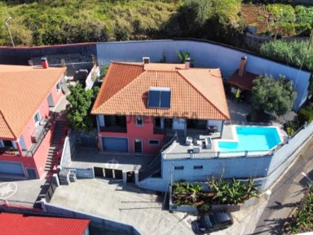 VENDA DE MORADIA Refúgio Exclusivo com Vista Panorâmica de Mar e Montanha