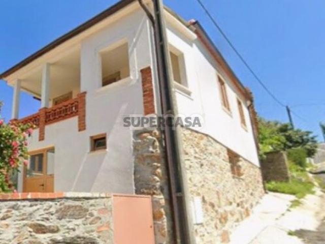 Moradia remodela em Vale de Ovelha
