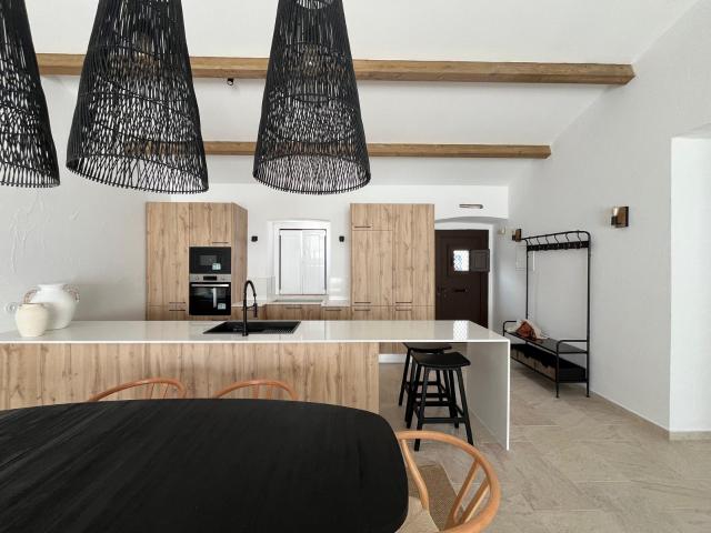 Moradia remodelada e mobilada, com Piscina, no Alentejo