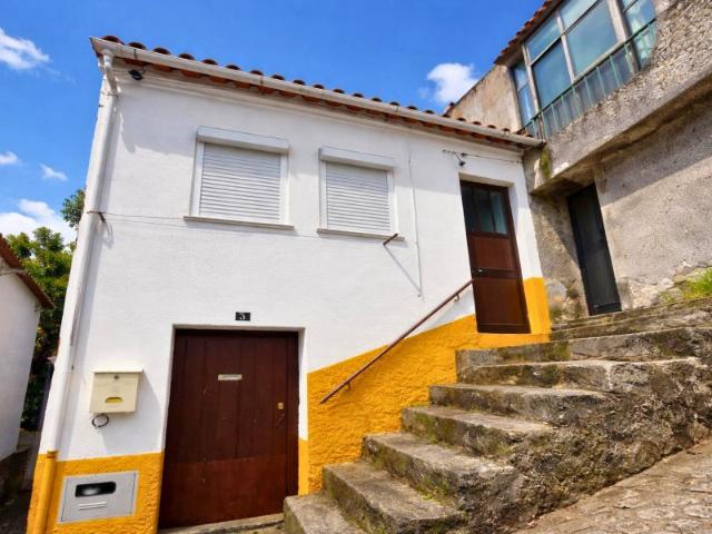 Moradia Remodelada T1 + 2 | Freixial Fundão
