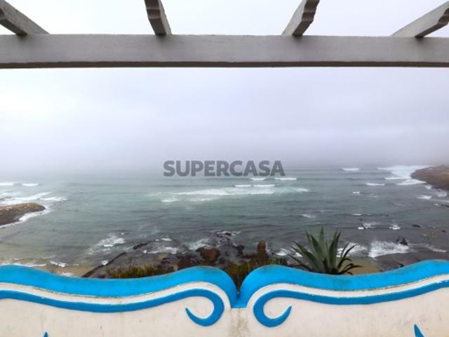 Moradia T4 renovada na Ericeira