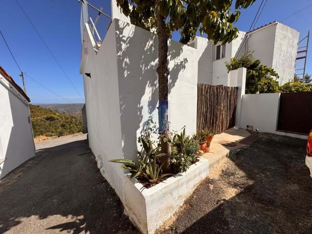 Moradia Renovada com 2 Apartamentos T1 – Vistas panorâmicas Barragem de Odelouca