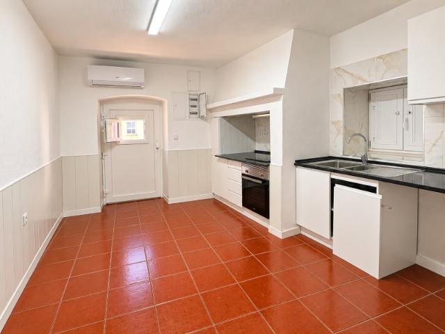 Moradia renovada com 2 quartos