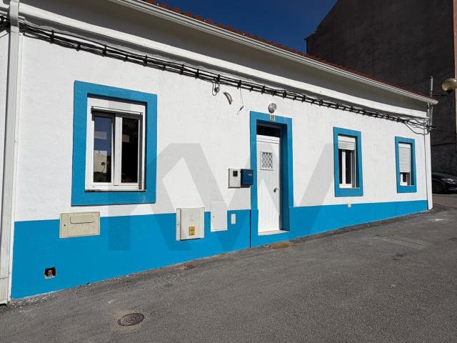 Moradia Renovada Com Pátio Privativo No Coração De Campo De. 1m² Campo de Ourique