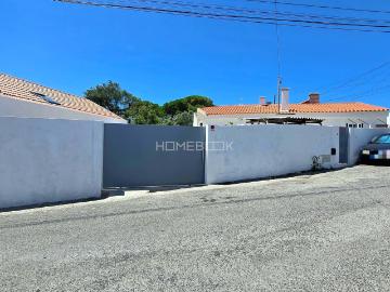 Moradia Renovada em Sacotes – Conforto, Charme e Potencial de Expansão