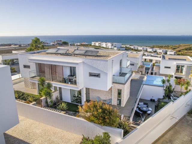 Moradia Residencial 4 Quartos Com Vista Mar, Peralta, Atalai. 334m² da Lourinhã e Atalaia