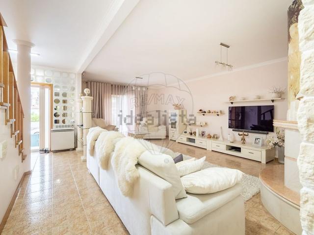 Moradia, Romariz