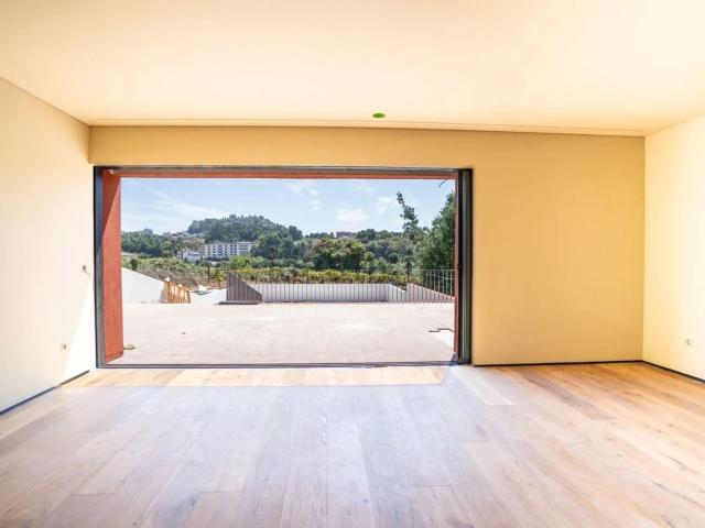 Moradia, Carregais São Miguel, São Cosme Valbom Jovim