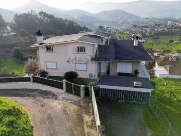 Casa à venda em São Martinho de Sardoura - Varanda