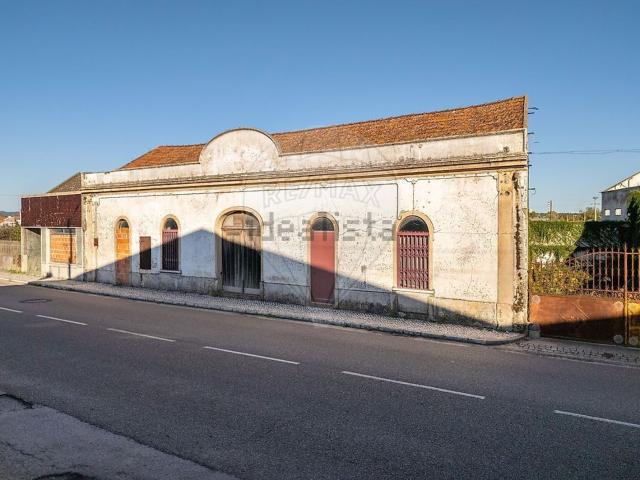 Moradia, São Miguel do Rio Torto e Rossio ao Sul do Tejo