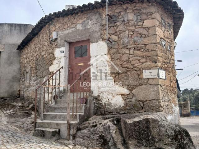 Moradia, São Miguel de Acha