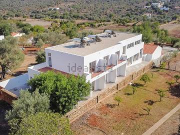 Moradia, Salir