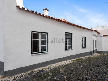 Moradia, Salvador e Santa Maria da Feira