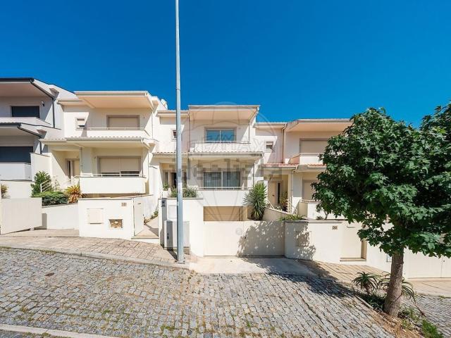 Moradia, Santa Maria Oliveira