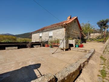 Moradia, Santa Maria de Sardoura