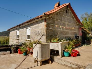 Casa à venda em Santa Maria de Sardoura