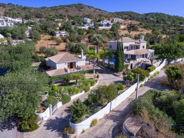Moradia, Santa Bárbara de Nexe