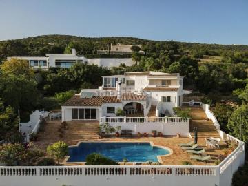Moradia, Santa Bárbara de Nexe