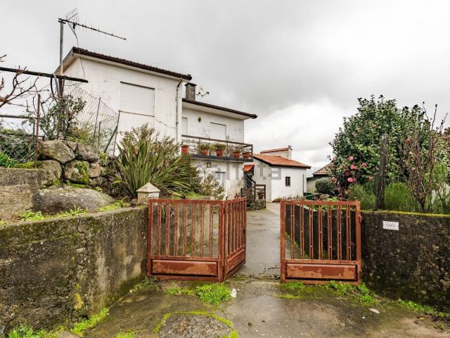 Moradia, Santa Cruz do Douro e São Tomé de Covelas