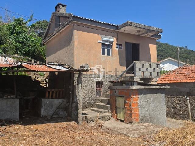 Moradia, Santa Cruz do Douro e São Tomé de Covelas