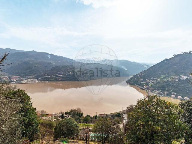 Moradia, Santa Cruz do Douro e São Tomé de Covelas