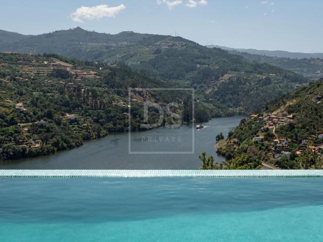 Moradia, Santa Cruz do Douro e São Tomé de Covelas