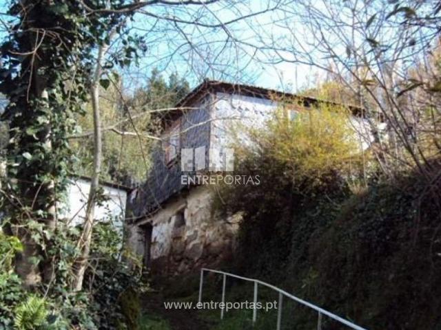 Moradia, Santa Cruz do Douro e São Tomé de Covelas